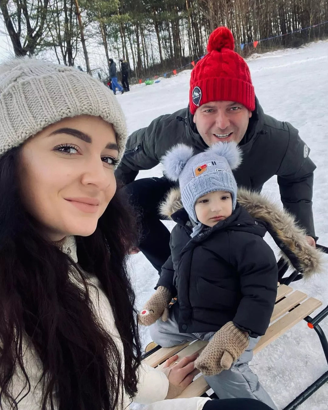 Romantyczne chwile we dwoje! Uwielbiany wokalista disco polo Sylwek Gazda Power Play w czułych objęciach z żoną!  